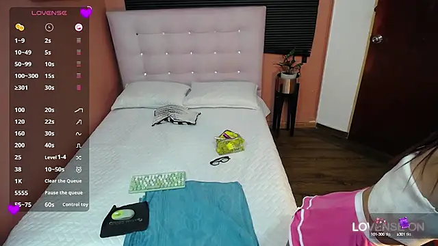 hot-littlechill online show from 6, 3, 2025