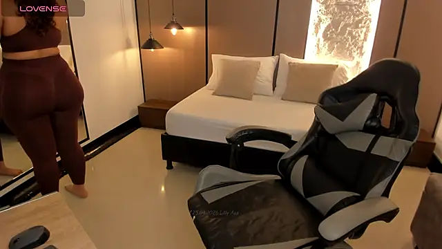 lilly ass  online show from 25, 4, 2026