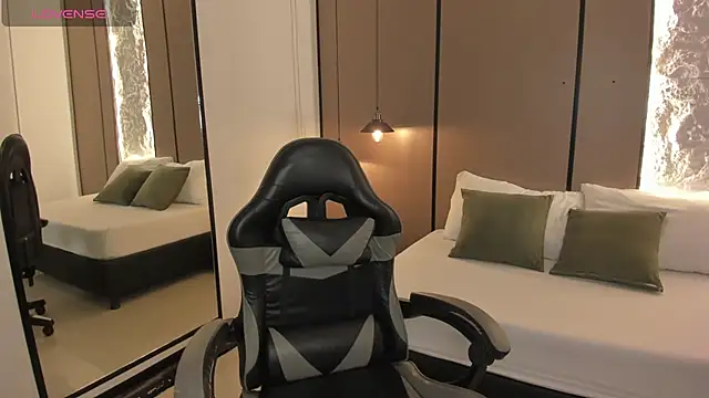lilly ass  online show from 8, 7, 2026