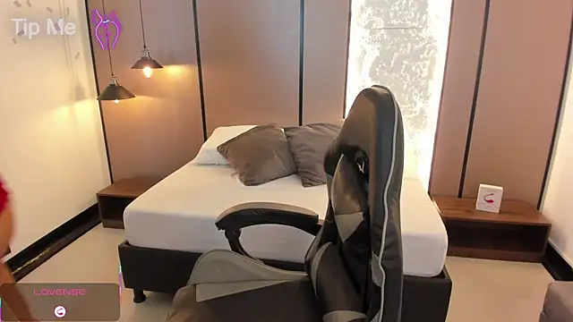 lilly ass  online show from 13, 10, 2025