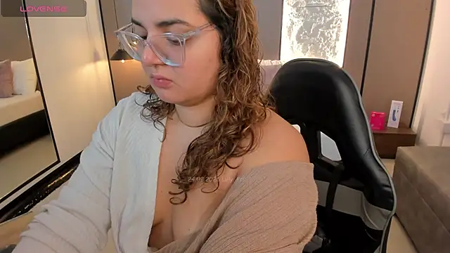 lilly ass  online show from 24, 2, 2026