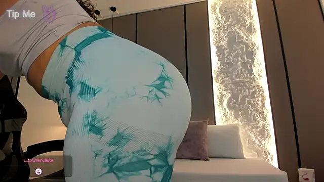 lilly ass  online show from 28, 11, 2025