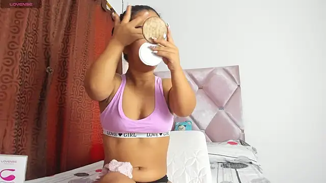 Snapshot of AnieRey chatting on 29, 11, 2025 AnieRey online show from 29, 11, 2025