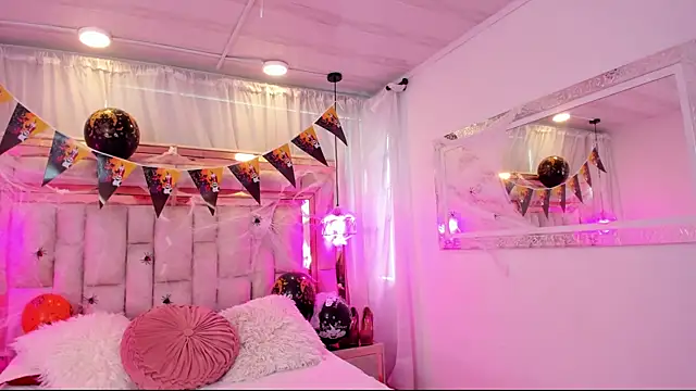 Katalina Evans online show from 29, 10, 2025