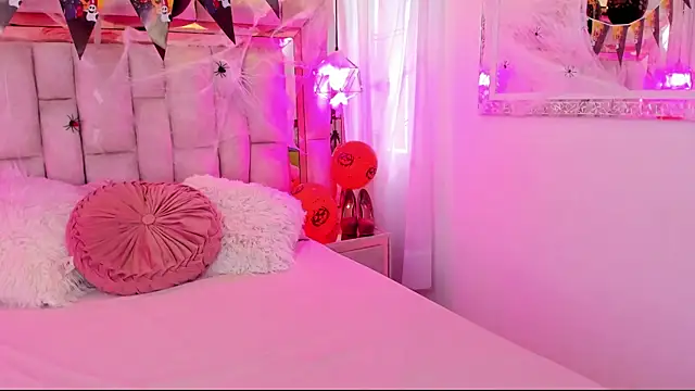 Katalina Evans online show from 3, 11, 2025