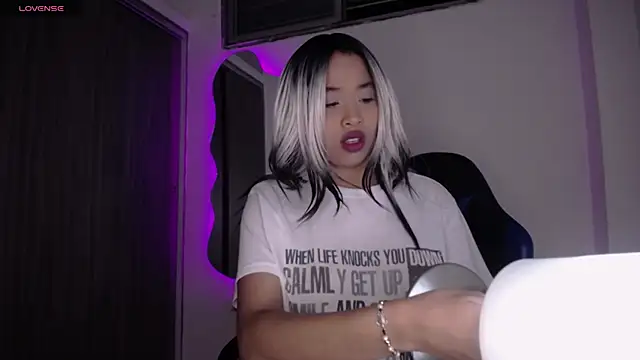 BrigitteRoy  online show from 2, 12, 2025