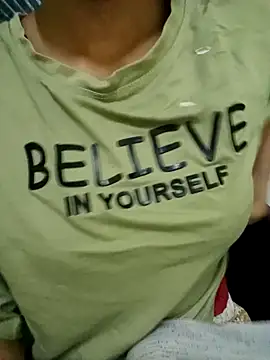 Snapshot of silverworm2026 chatting on 8, 3, 2025 silverworm2026 online show from 8, 3, 2025