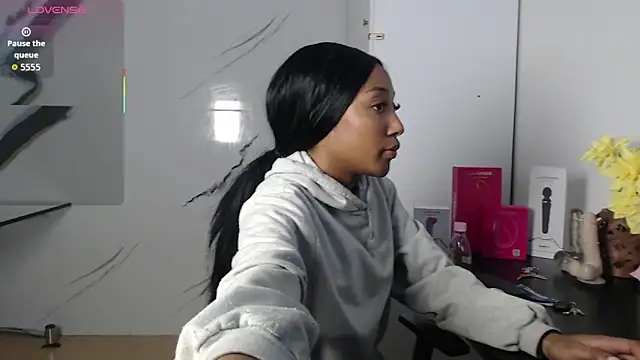 esmeralda-bk online show from 7, 10, 2025