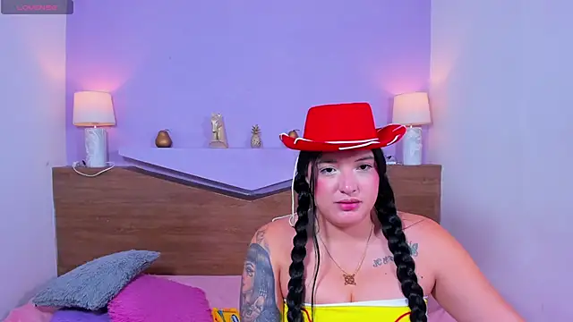 ScarletEmber3 online show from 11, 9, 2025