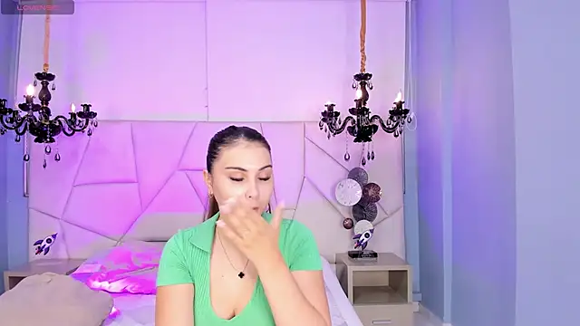 Aitana Hilton  online show from 24, 9, 2025