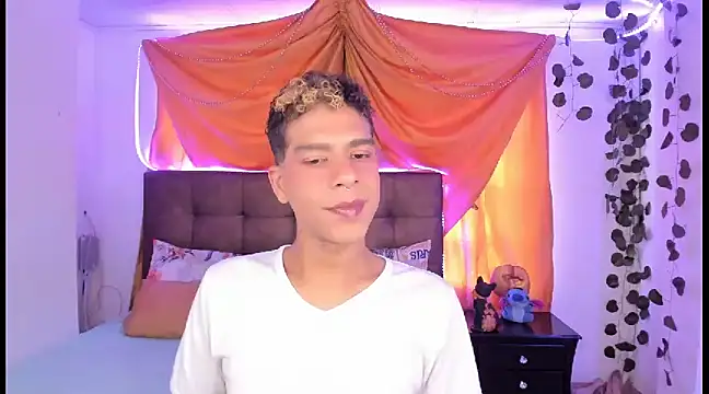 Ethan Boyy online show from 6, 3, 2025