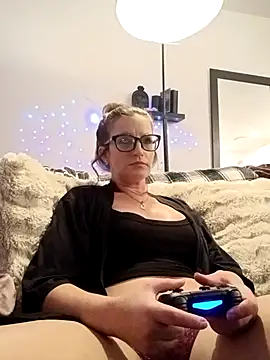 Snapshot of F0xLeigh chatting on 27, 11, 2025 F0xLeigh online show from 27, 11, 2025