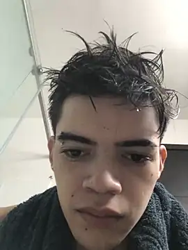 Snapshot of Latinos_2001 chatting on 21, 12, 2025 Latinos 2001 online show from 21, 12, 2025