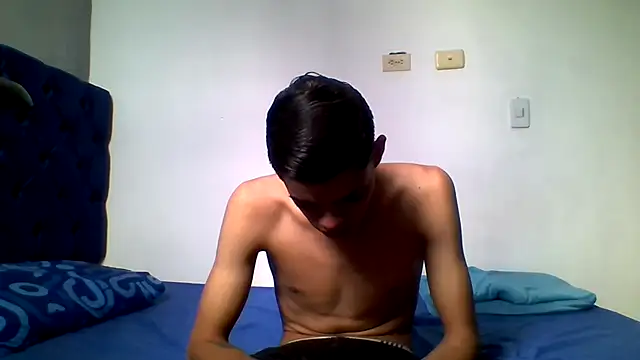 Snapshot of Latinos_2001 chatting on 1, 6, 2026 Latinos 2001 online show from 1, 6, 2026
