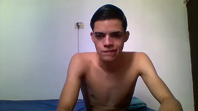 Snapshot of Latinos_2001 chatting on 11, 6, 2026 Latinos 2001 online show from 11, 6, 2026