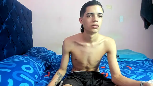 Snapshot of Latinos_2001 chatting on 3, 2, 2026 Latinos 2001 online show from 3, 2, 2026