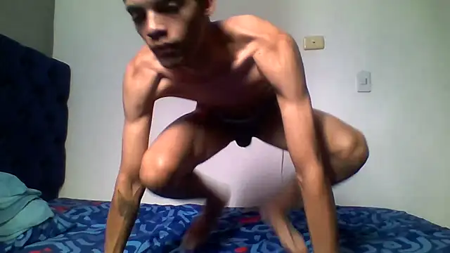 Snapshot of Latinos_2001 chatting on 13, 5, 2026 Latinos 2001 online show from 13, 5, 2026