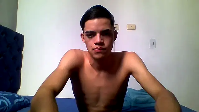 Snapshot of Latinos_2001 chatting on 15, 6, 2026 Latinos 2001 online show from 15, 6, 2026
