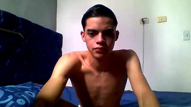 Snapshot of Latinos_2001 chatting on 25, 5, 2026 Latinos 2001 online show from 25, 5, 2026