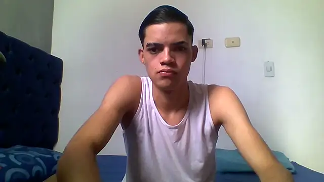 Snapshot of Latinos_2001 chatting on 17, 6, 2026 Latinos 2001 online show from 17, 6, 2026