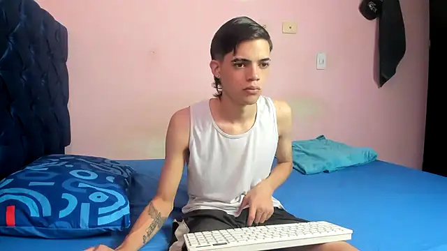 Snapshot of Latinos_2001 chatting on 15, 3, 2026 Latinos 2001 online show from 15, 3, 2026