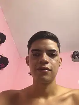 Snapshot of Latinos_2001 chatting on 5, 12, 2025 Latinos 2001 online show from 5, 12, 2025