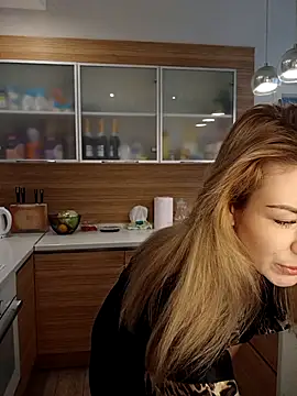 Miroslavadzm1 online show from 13, 4, 2026