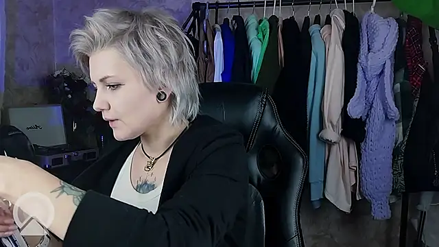 Snapshot of EvaBrownie chatting on 28, 1, 2025 EvaBrownie online show from 28, 1, 2025