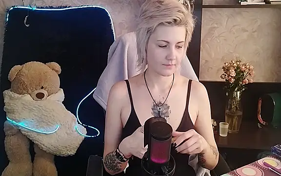 Snapshot of EvaBrownie chatting on 18, 3, 2025 EvaBrownie online show from 18, 3, 2025