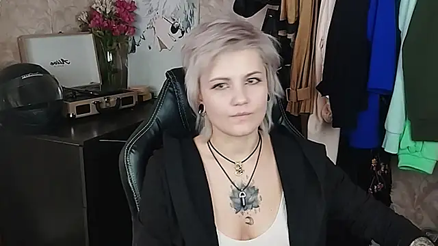 Snapshot of EvaBrownie chatting on 19, 2, 2025 EvaBrownie online show from 19, 2, 2025