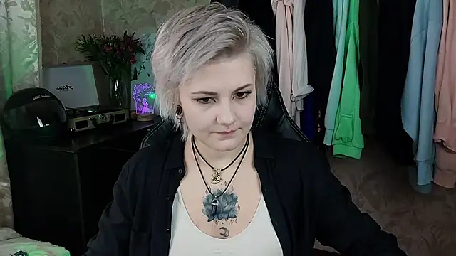 Snapshot of EvaBrownie chatting on 5, 2, 2025 EvaBrownie online show from 5, 2, 2025
