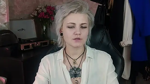 Snapshot of EvaBrownie chatting on 11, 2, 2025 EvaBrownie online show from 11, 2, 2025