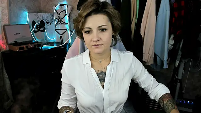 Snapshot of EvaBrownie chatting on 12, 9, 2025 EvaBrownie online show from 12, 9, 2025