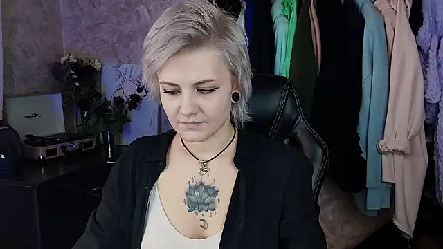 Snapshot of EvaBrownie chatting on 31, 1, 2025 EvaBrownie online show from 31, 1, 2025