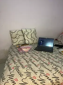 Malia B online show from 10, 2, 2025