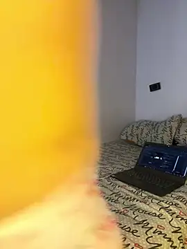 Malia B online show from 2, 2, 2025