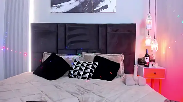 AtheneaRusell online show from 12, 11, 2025