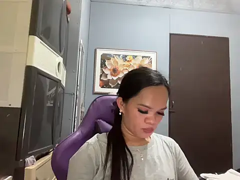 SophiaCourthaway online show from 6, 11, 2025