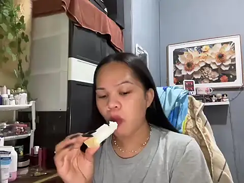 SophiaCourthaway online show from 17, 12, 2025