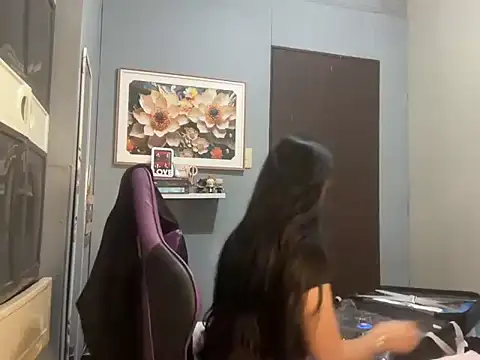 SophiaCourthaway online show from 18, 11, 2025