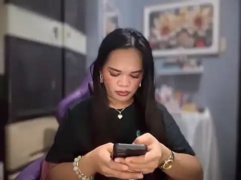 SophiaCourthaway online show from 10, 4, 2026