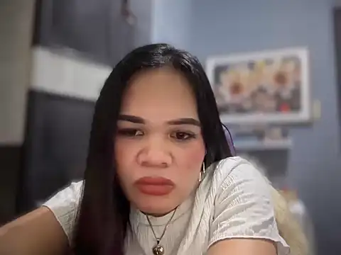 SophiaCourthaway online show from 12, 4, 2026