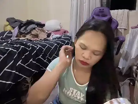 SophiaCourthaway online show from 25, 6, 2026