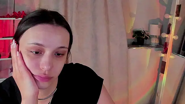 Snapshot of Sahara_Shields chatting on 7, 5, 2026 Sahara Shields online show from 7, 5, 2026