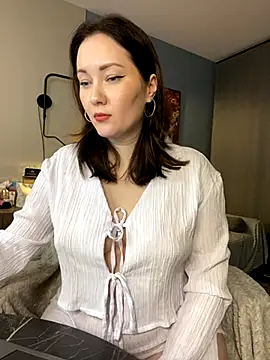 Kiss My Body online show from 24, 11, 2025