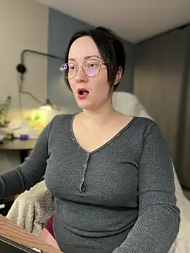 Kiss My Body online show from 4, 2, 2026