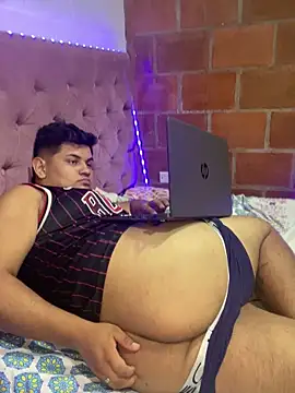 HOT BOY 18  online show from 15, 1, 2025