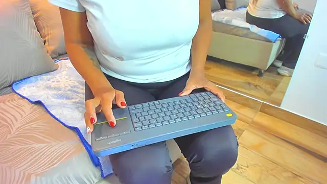 raquell moore online show from 15, 12, 2025