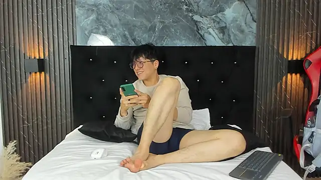 vanilla hot online show from 1, 2, 2025