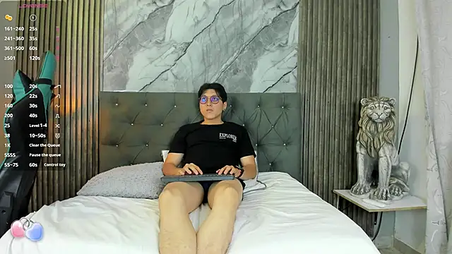 vanilla hot online show from 2, 3, 2025